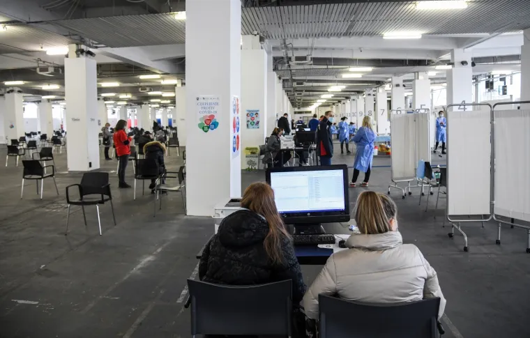 ZAPOČELO CIJEPLJENJE NA ZAGREBAČKOM VELESAJMU: Pogledajte kako izgleda imunizacija protiv koronavirusa