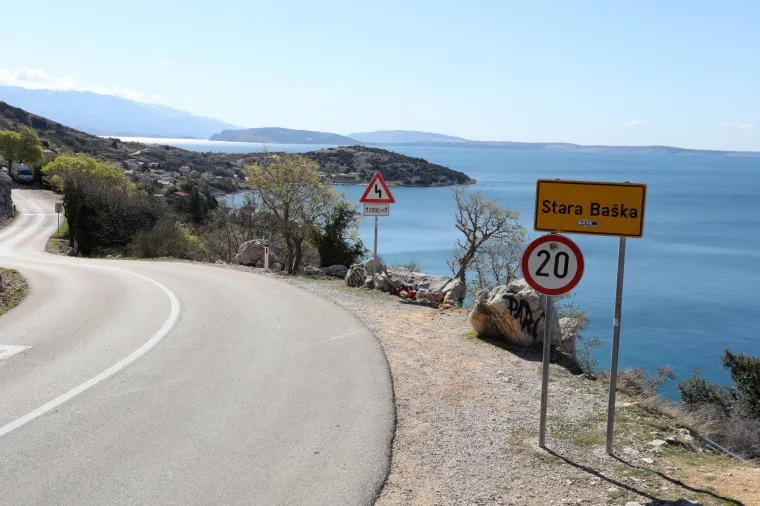 Ovo je mjesto prometne nesreće kod Stare Ba&scaron;ke u kojoj su poginula dvojica 18-godi&scaron;njaka
