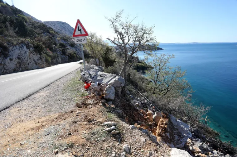 Ovo je mjesto prometne nesreće kod Stare Ba&scaron;ke u kojoj su poginula dvojica 18-godi&scaron;njaka