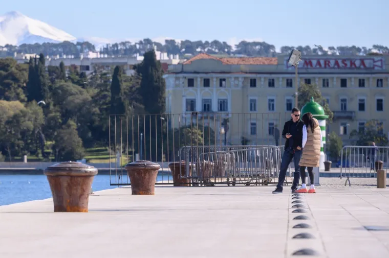 U Zadarskoj županiji maske su obavezne i vani, ali Zadrane to ne brine previ&scaron;e: Evo kako je grad izgledao danas