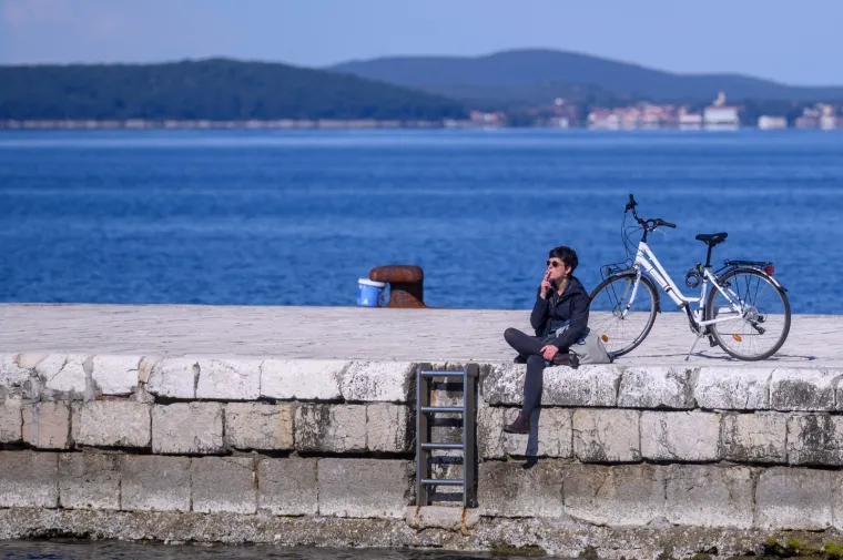 U Zadarskoj županiji maske su obavezne i vani, ali Zadrane to ne brine previ&scaron;e: Evo kako je grad izgledao danas