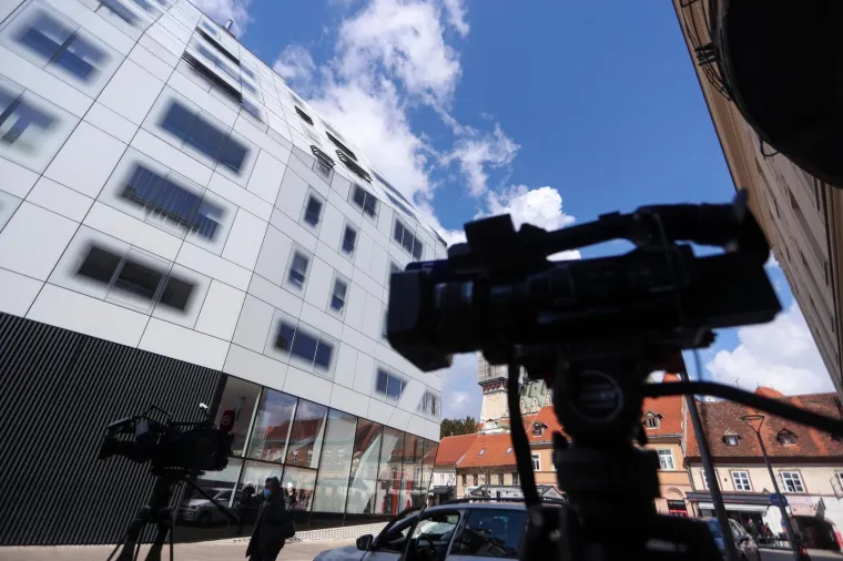 Policija se nalazi ispred stana u Ban centru kojeg je Kovačević navodno primio kao mito