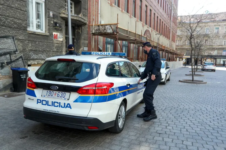 Policija se nalazi ispred stana u Ban centru kojeg je Kovačević navodno primio kao mito