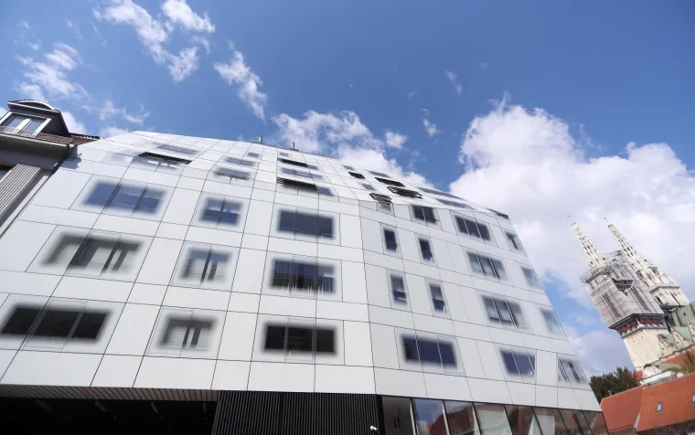 Policija se nalazi ispred stana u Ban centru kojeg je Kovačević navodno primio kao mito