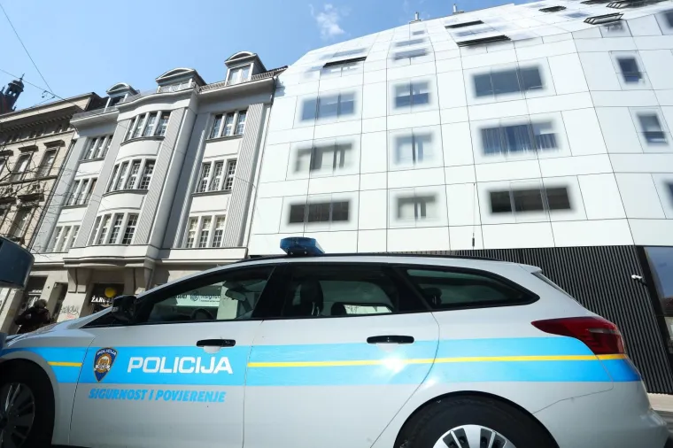 Policija se nalazi ispred stana u Ban centru kojeg je Kovačević navodno primio kao mito