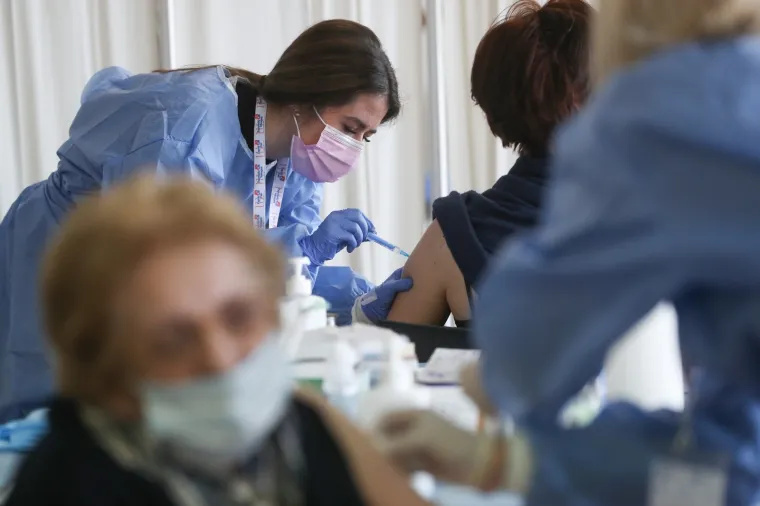 MASOVNO CIJEPLJENJE NA ZAGREBAČKOM VELESAJMU: Cijepi se AstraZenecom, a za danas je naručeno 1500 ljudi