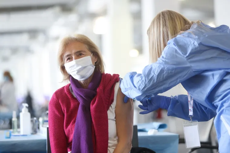 MASOVNO CIJEPLJENJE NA ZAGREBAČKOM VELESAJMU: Cijepi se AstraZenecom, a za danas je naručeno 1500 ljudi