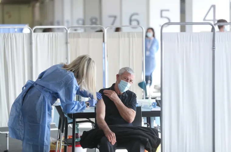 MASOVNO CIJEPLJENJE NA ZAGREBAČKOM VELESAJMU: Cijepi se AstraZenecom, a za danas je naručeno 1500 ljudi