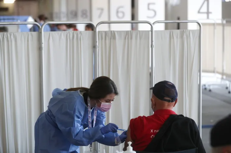 MASOVNO CIJEPLJENJE NA ZAGREBAČKOM VELESAJMU: Cijepi se AstraZenecom, a za danas je naručeno 1500 ljudi