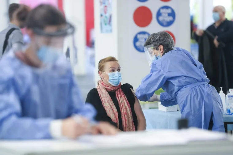 MASOVNO CIJEPLJENJE NA ZAGREBAČKOM VELESAJMU: Cijepi se AstraZenecom, a za danas je naručeno 1500 ljudi