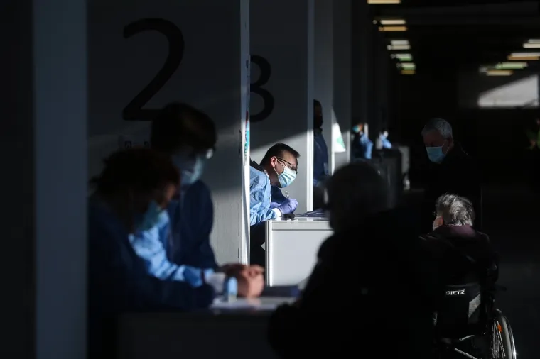 MASOVNO CIJEPLJENJE NA ZAGREBAČKOM VELESAJMU: Cijepi se AstraZenecom, a za danas je naručeno 1500 ljudi