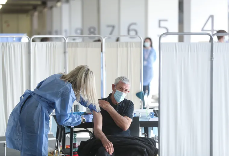 MASOVNO CIJEPLJENJE NA ZAGREBAČKOM VELESAJMU: Cijepi se AstraZenecom, a za danas je naručeno 1500 ljudi