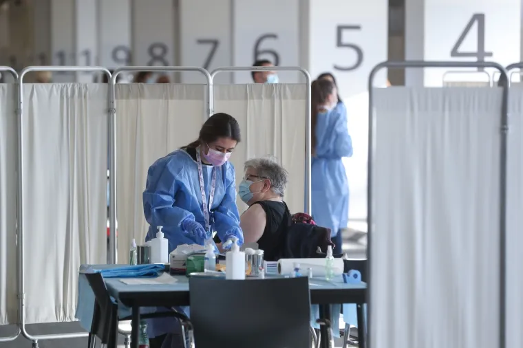 MASOVNO CIJEPLJENJE NA ZAGREBAČKOM VELESAJMU: Cijepi se AstraZenecom, a za danas je naručeno 1500 ljudi