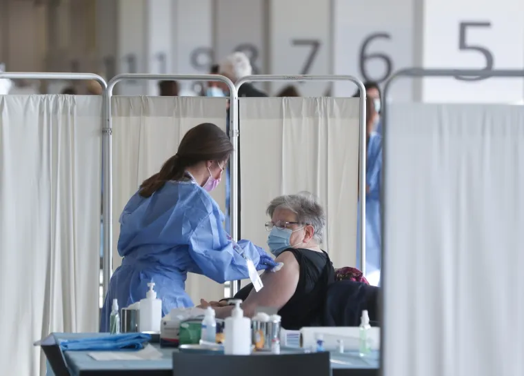 MASOVNO CIJEPLJENJE NA ZAGREBAČKOM VELESAJMU: Cijepi se AstraZenecom, a za danas je naručeno 1500 ljudi