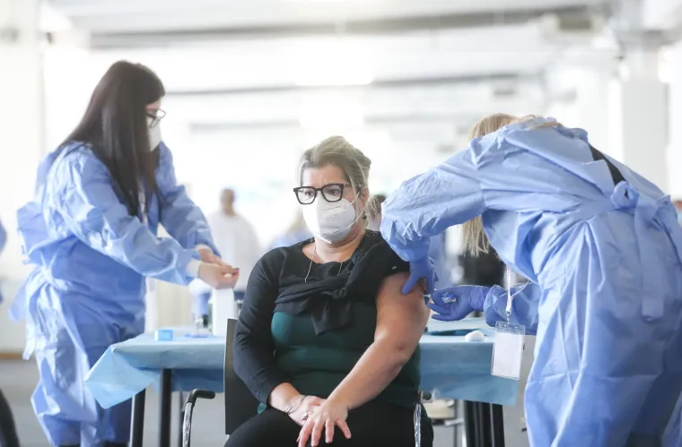 MASOVNO CIJEPLJENJE NA ZAGREBAČKOM VELESAJMU: Cijepi se AstraZenecom, a za danas je naručeno 1500 ljudi