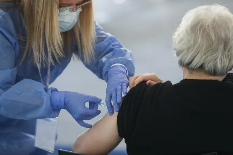 MASOVNO CIJEPLJENJE NA ZAGREBAČKOM VELESAJMU: Cijepi se AstraZenecom, a za danas je naručeno 1500 ljudi