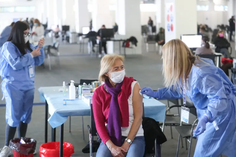 MASOVNO CIJEPLJENJE NA ZAGREBAČKOM VELESAJMU: Cijepi se AstraZenecom, a za danas je naručeno 1500 ljudi