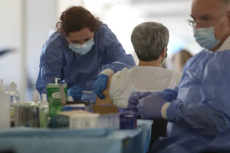 MASOVNO CIJEPLJENJE NA ZAGREBAČKOM VELESAJMU: Cijepi se AstraZenecom, a za danas je naručeno 1500 ljudi