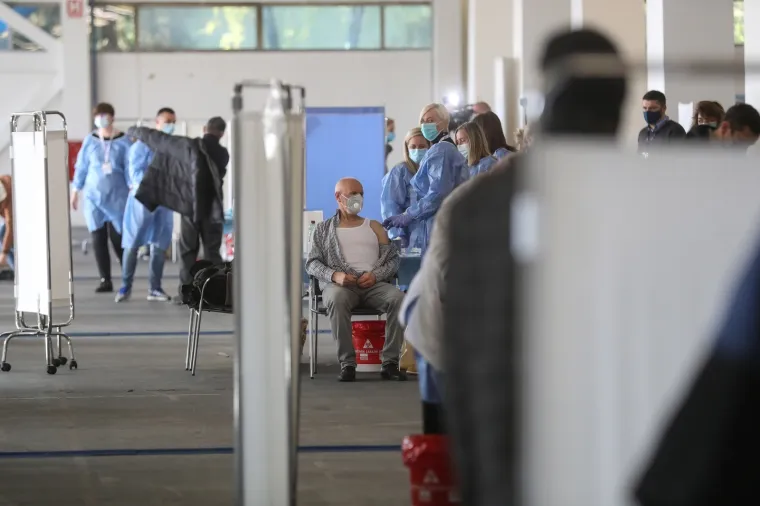 MASOVNO CIJEPLJENJE NA ZAGREBAČKOM VELESAJMU: Cijepi se AstraZenecom, a za danas je naručeno 1500 ljudi
