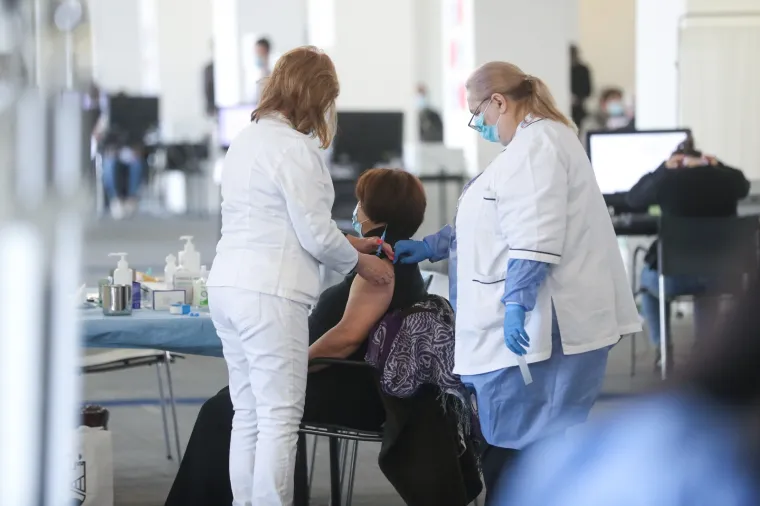 MASOVNO CIJEPLJENJE NA ZAGREBAČKOM VELESAJMU: Cijepi se AstraZenecom, a za danas je naručeno 1500 ljudi