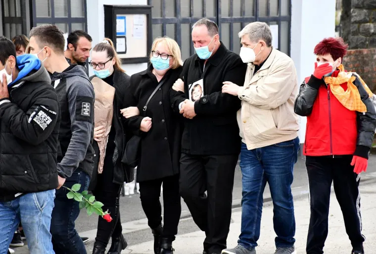 POGREB TRAGIČNO PREMINULE DJEVOJČICE: Tako mali mrtvački lijes te&scaron;ko koga neće dirnuti