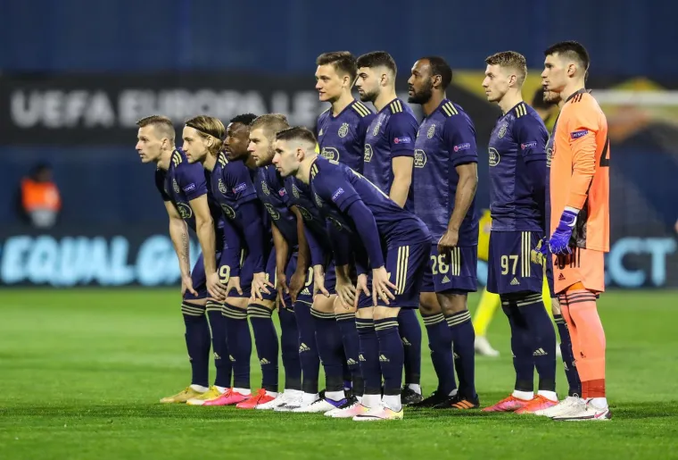 ZAR STE MISLILI DA ĆE OVA UTAKMICA PROĆI BEZ NJEGA? Zoran Mamić do&scaron;ao na Maksimir, u loži snimljen i &Scaron;uker