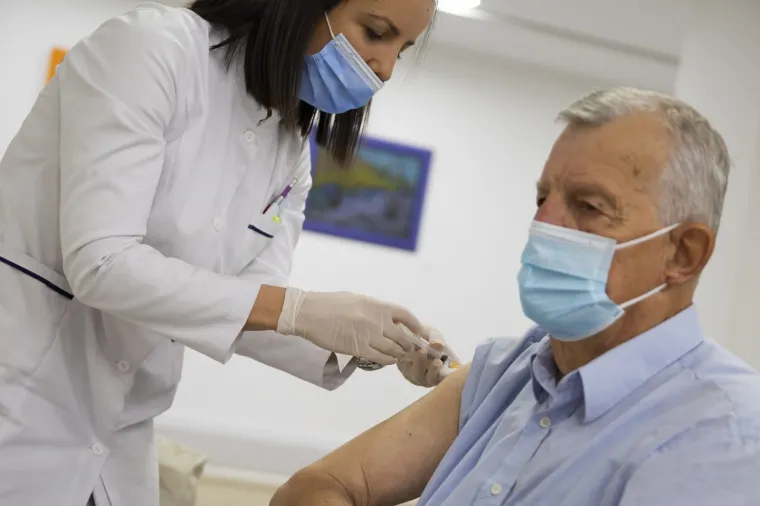 Masovno cijepljenje napokon je počelo i u Mostaru: Odaziv građana je velik