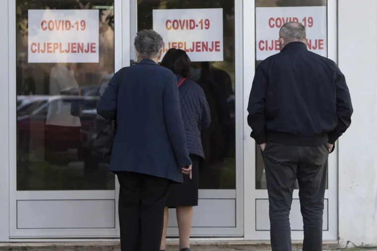 Masovno cijepljenje napokon je počelo i u Mostaru: Odaziv građana je velik