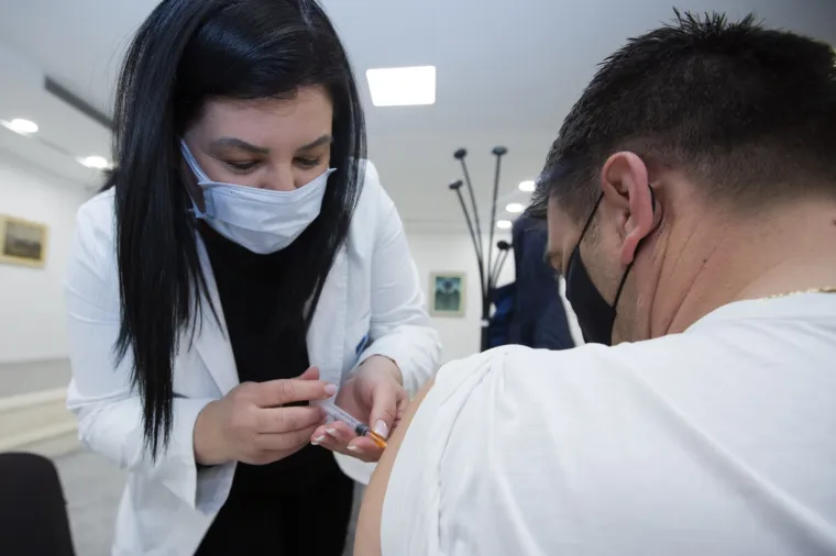 Masovno cijepljenje napokon je počelo i u Mostaru: Odaziv građana je velik