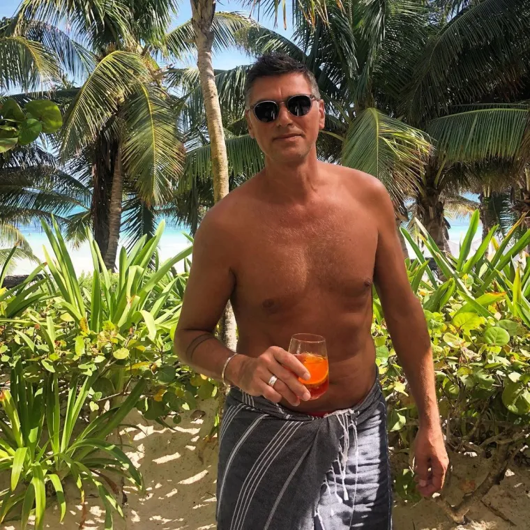 KOSOVSKI GEORGE CLOONEY: Internet poludio za tatom mlade pjevačice, nije ni čudo, pa pogledajte ga