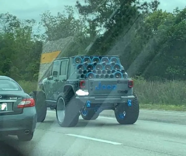 BIZARNI AUTI KOJIMA DEFINITIVNO NIJE MJESTO NA CESTAMA: Neki su &lsquo;uboli&rsquo; s preinakama, a drugi su jednostavno užasni