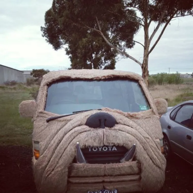 BIZARNI AUTI KOJIMA DEFINITIVNO NIJE MJESTO NA CESTAMA: Neki su &lsquo;uboli&rsquo; s preinakama, a drugi su jednostavno užasni