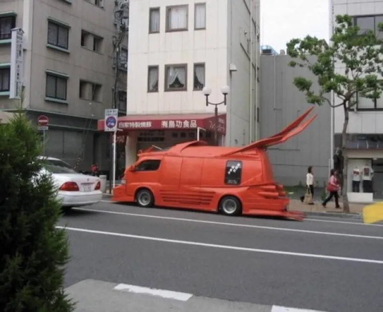 BIZARNI AUTI KOJIMA DEFINITIVNO NIJE MJESTO NA CESTAMA: Neki su &lsquo;uboli&rsquo; s preinakama, a drugi su jednostavno užasni