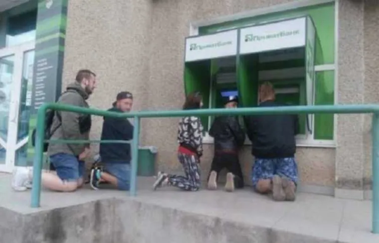 VEĆINA BI NA NJIHOVOM MJESTU ODMAH BRIZNULA U PLAČ: Imaju osjećaj da se sudbina obrušila na njih, potpuno ih razumijemo