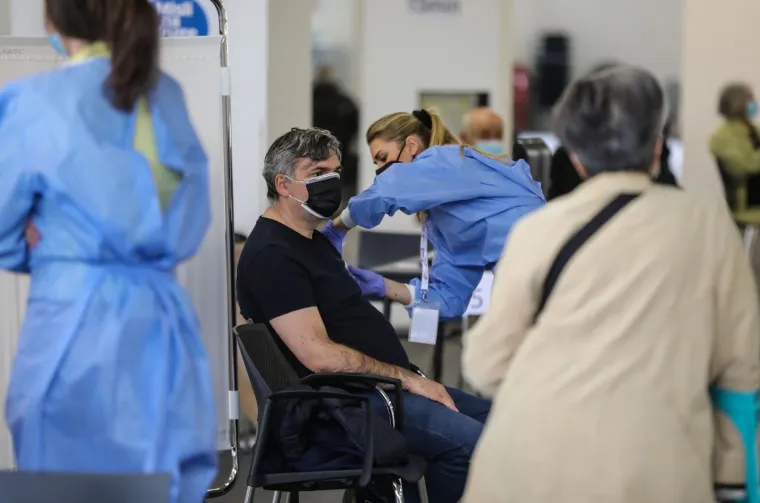 Na Velesajmu u Zagrebu ogromne gužve za cijepljenje protiv Covida-19