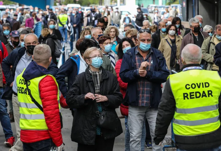 Na Velesajmu u Zagrebu ogromne gužve za cijepljenje protiv Covida-19