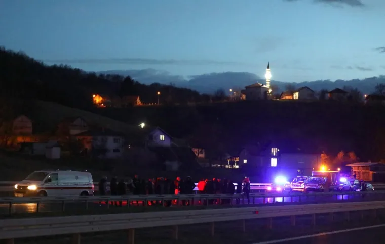 Stravična nesreća: U slijetanju BMW-a s autoceste poginula tri muškarca