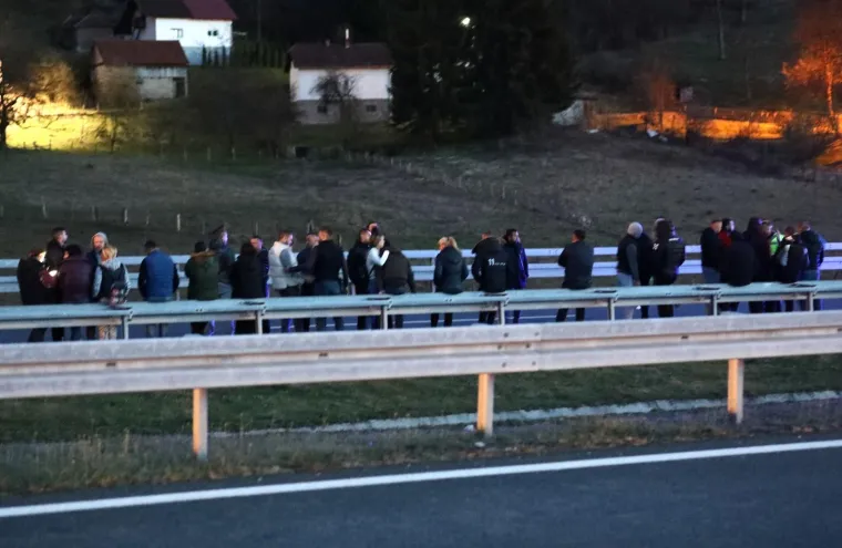 Stravična nesreća: U slijetanju BMW-a s autoceste poginula tri muškarca
