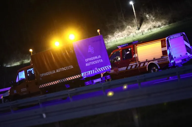 Stravična nesreća: U slijetanju BMW-a s autoceste poginula tri muškarca