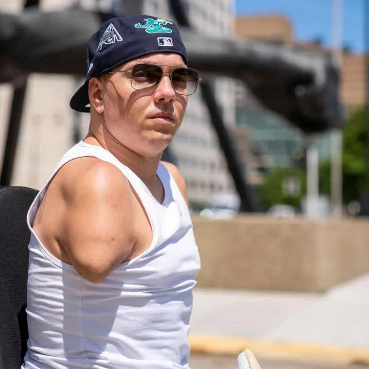 SVI SUPERHEROJI MOGU SE SAKRITI PRED NJIM: Rođen bez ruku te s nerazvijenim kukovima i nogama, a naučio je - voziti