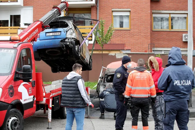 Požar na zagrebačkom Jarunu: Pod okriljem noći izgorjela tri automobila i BMW motocikl