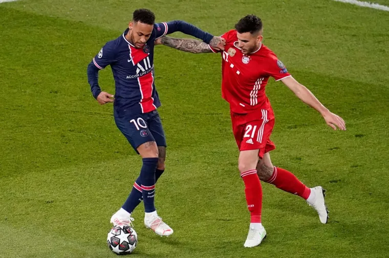 GDJE ĆE&Scaron; STARI? Evo kako Neymar čuva loptu; Ruka dugačko naprijed, lopta na sigurnom