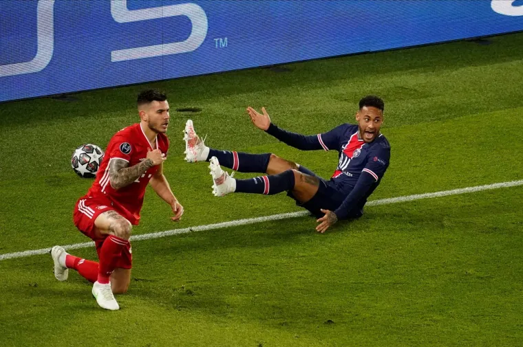 GDJE ĆE&Scaron; STARI? Evo kako Neymar čuva loptu; Ruka dugačko naprijed, lopta na sigurnom