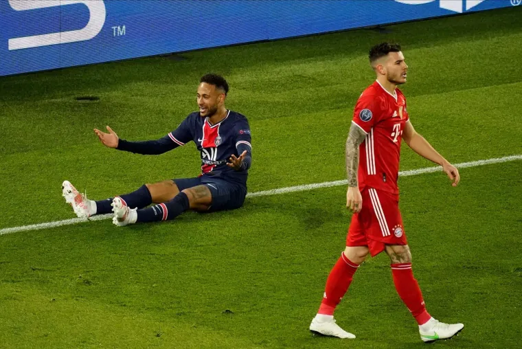 GDJE ĆE&Scaron; STARI? Evo kako Neymar čuva loptu; Ruka dugačko naprijed, lopta na sigurnom