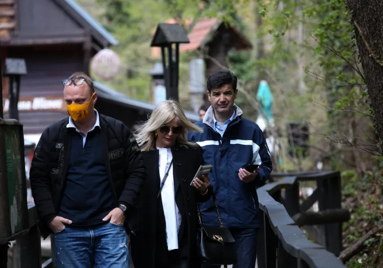 Zbog Jelene Pavičić Vukičević su na Sljeme nosili - TV. Pogledajte fotografije koje su postale hit na Twitteru