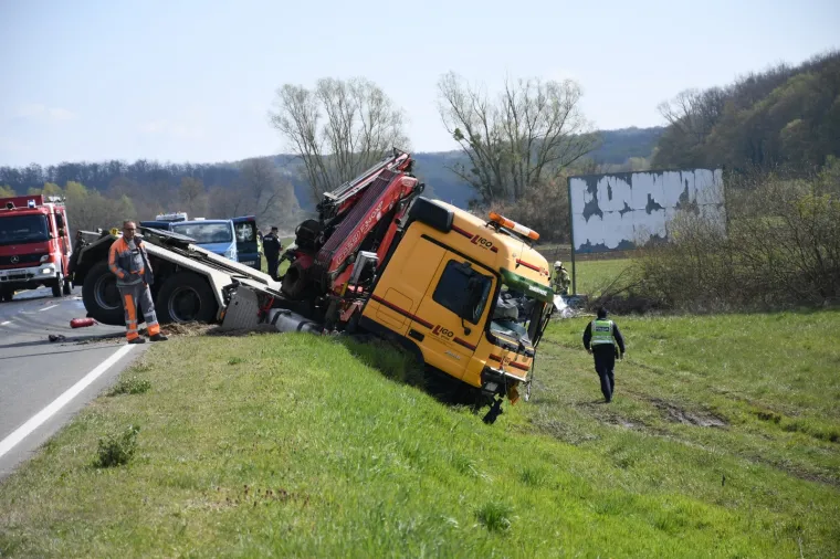 STRAVIČNA PROMETNA NESREĆA KOD BJELOVARA: Dvije osobe su poginule u izravnom sudaru kamiona i auta