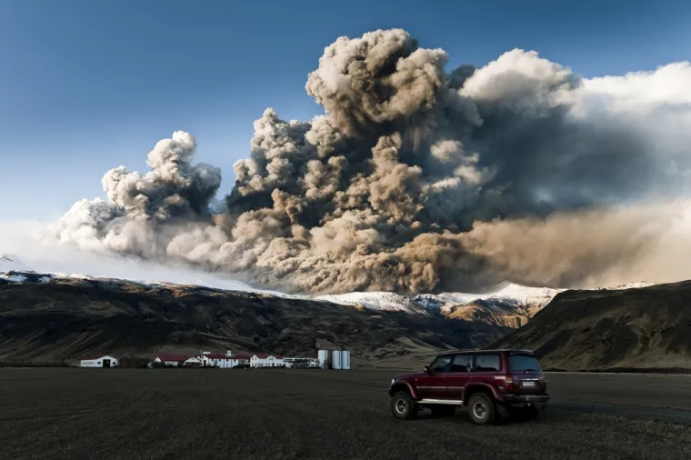 Istoga datuma 2010. godine dogodila se erupcija islandskog vulkana Eyjafjallajökull, koji je zaustavio zračni promet nad Europom.