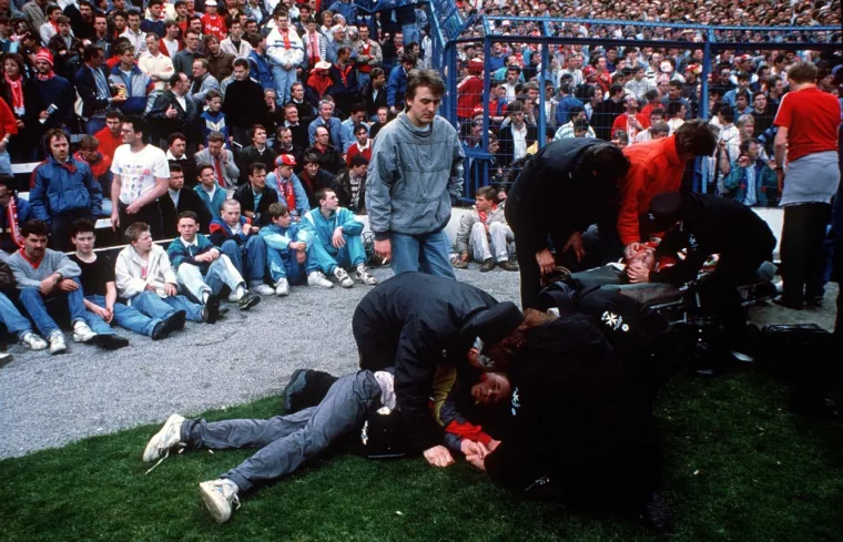 15. travnja 1989. godine 96 ljudi pregaženo je na stadionu Hillsborough.