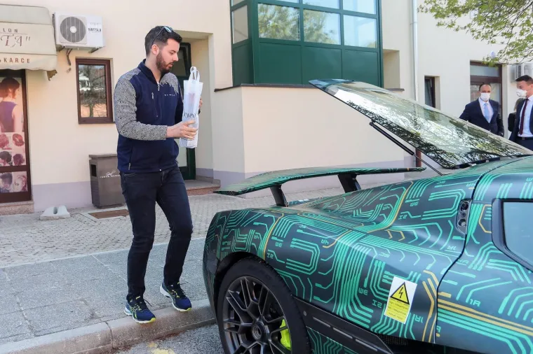 Cijena Rimac C_Two je 1,7 milijuna eura, ali bez ikakve dodatne opreme. Ugrađivanje dodataka cijenu podiže i do 2,2 milijuna eura. Foto: Luka Stanzl/PIXSELL