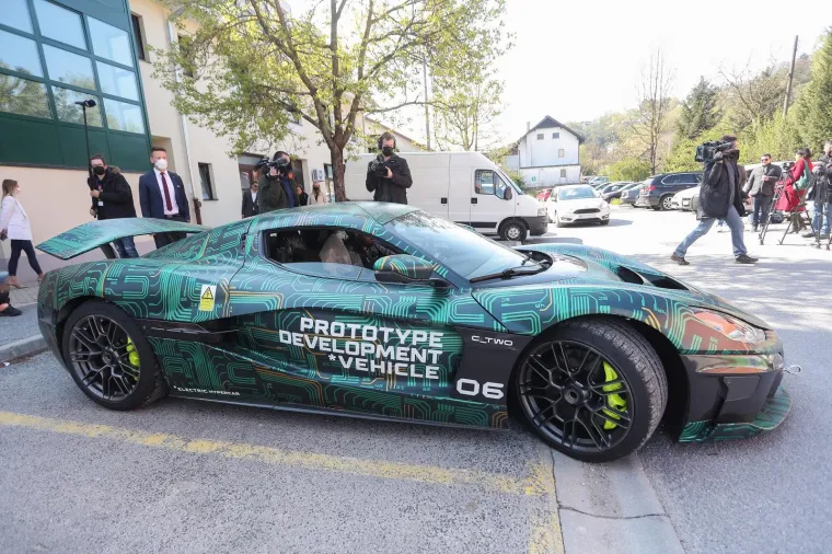 Hiperautomobil je sasvim sigurno rivlačio poglede znatiželjnika ne samo zbog svog vlasnika i proizvođača, već i zbog izgleda. Foto: Luka Stanzl/PIXSELL